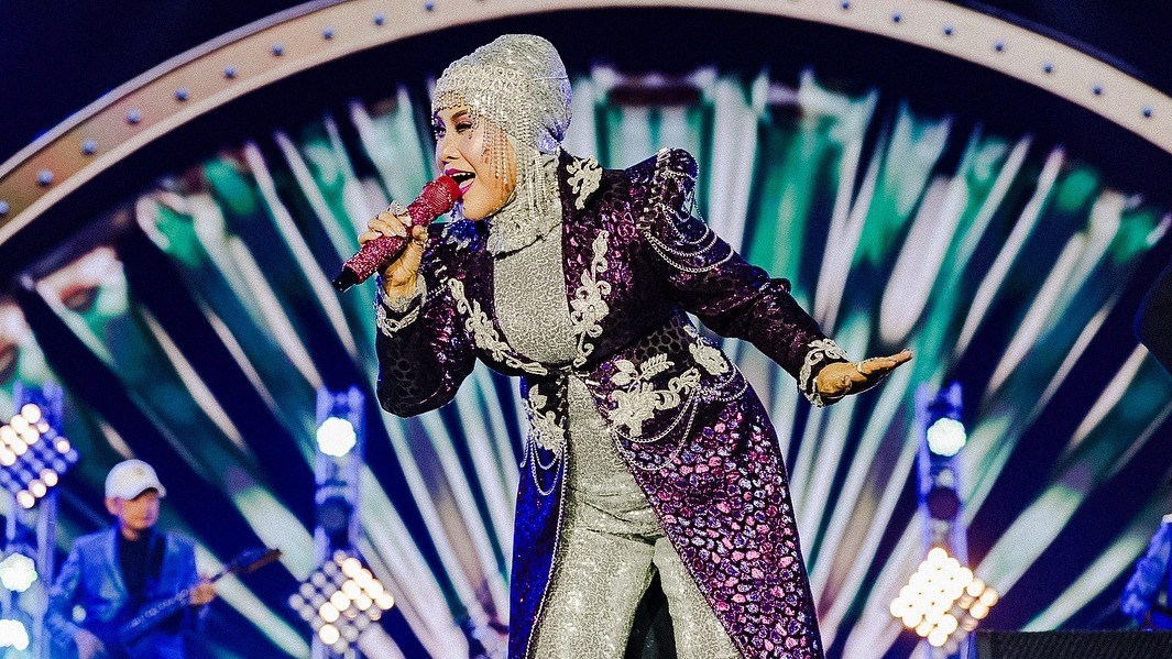 Synchronize Fest 2025 Day 3: Bersholawat Bersama Haddad Alwi X Opick, Keseruan Elvy Sukaesih X Tokyo Ska Paradise, hingga Nostalgia Centil Era
            - galeri foto