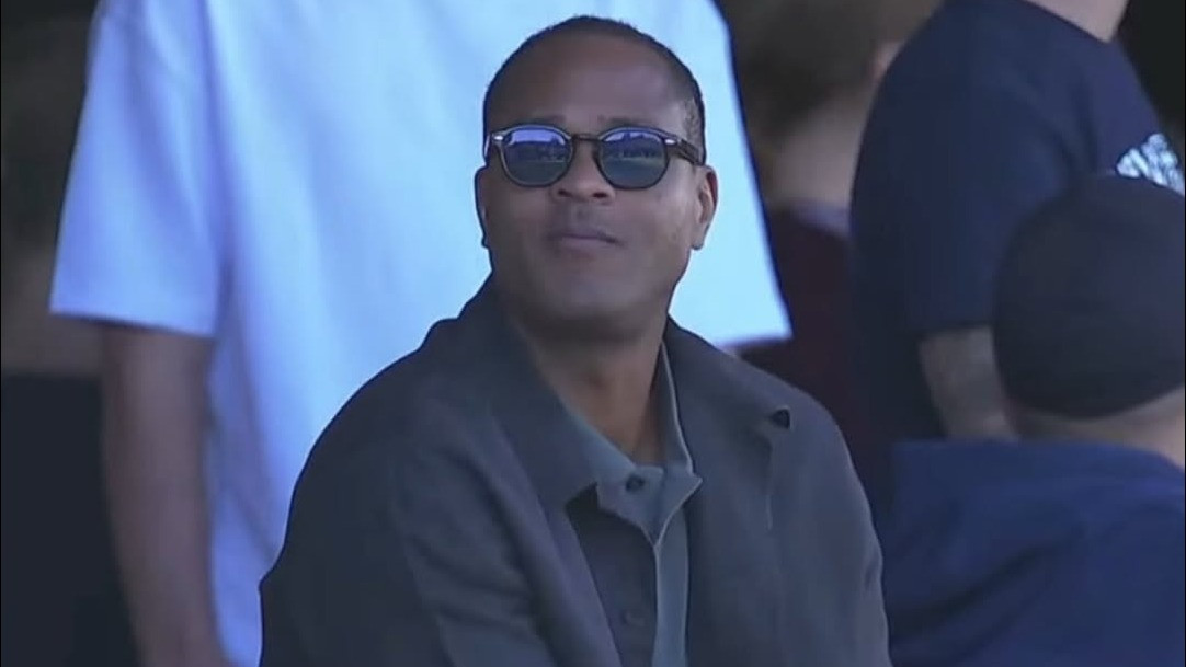 Patrick Kluivert menonton laga Barcelona