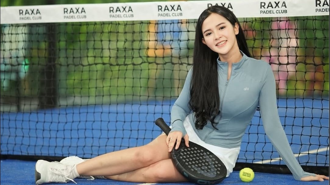 Bella Bonita, istri Denny Caknan saat bermain padel