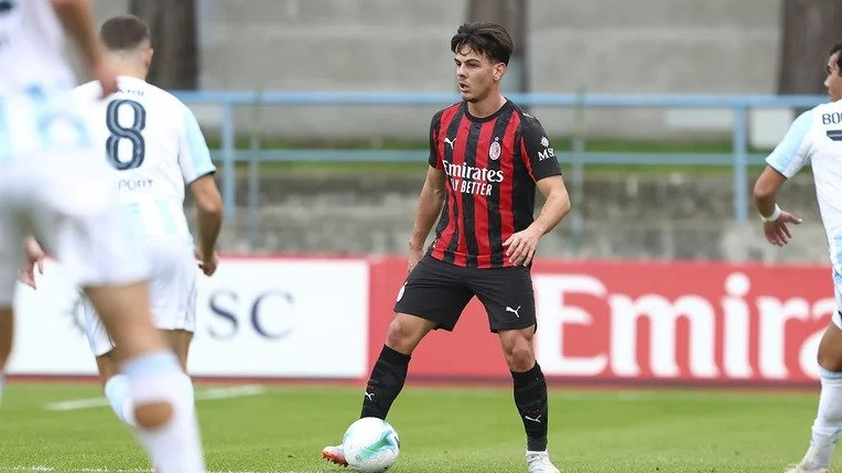 Baru Seumur Jagung, Igli Tare Bersiap Jadi Kambing Hitam Kekacauan AC Milan
            - galeri foto