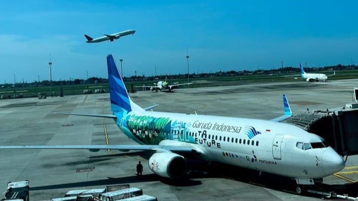 Pesawat Garuda Indonesia bersiap melayani penerbangan di Bandara Soekarno-Hatta, Tangerang, Banten, Minggu (28/9).
