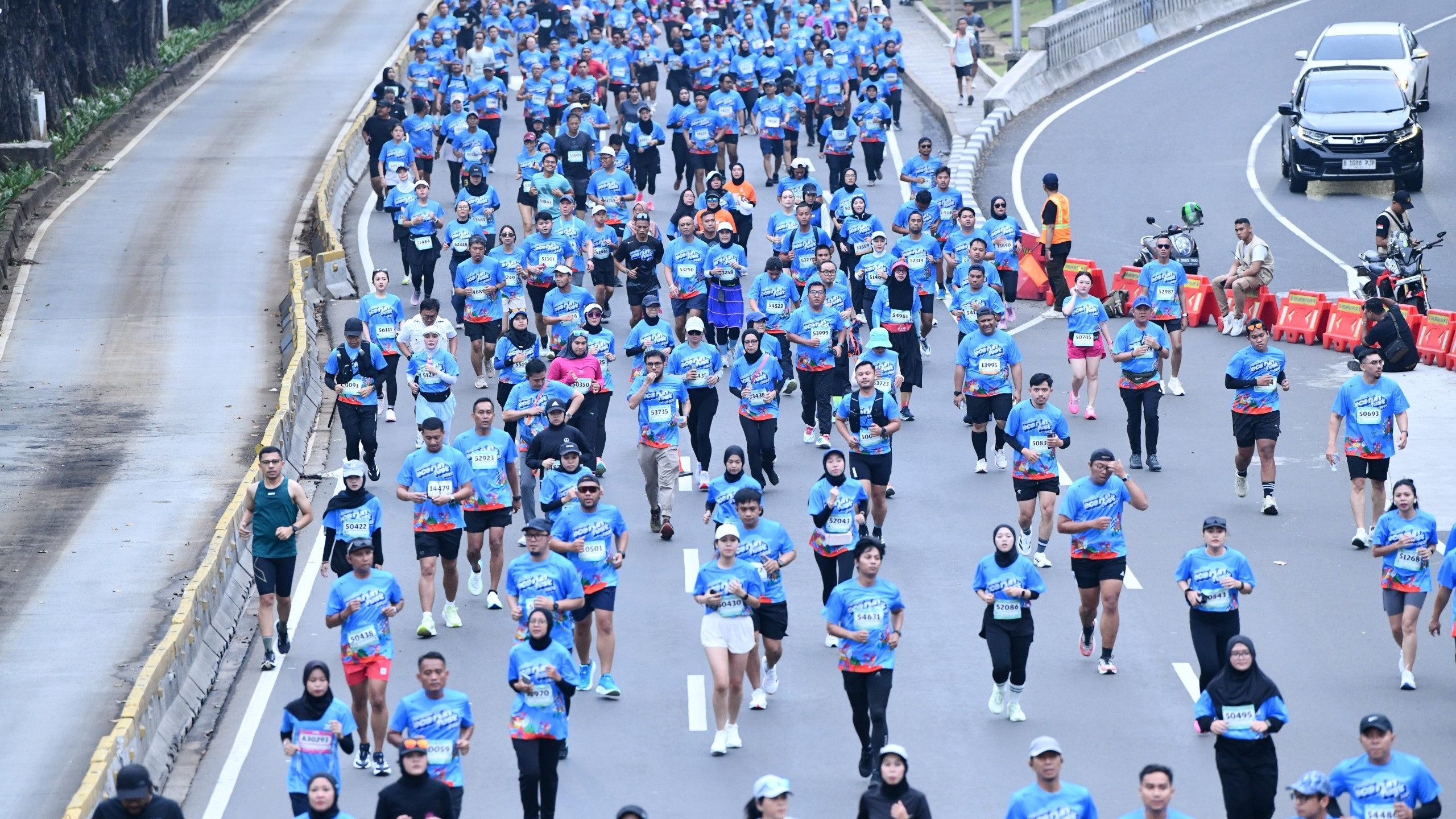 Ribuan pelari ikuti EcoRun Fest 2025 Pertamina di Jalan Sudirman, Jakarta pada Minggu (23/11/2025).