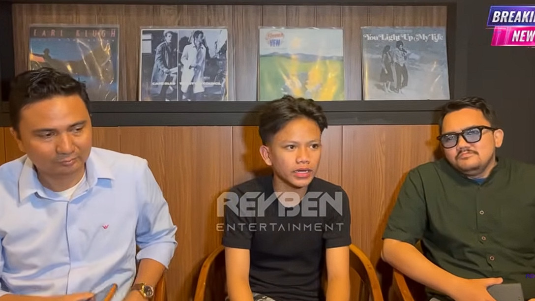 Reaksi Jujur Farel Prayoga Saat Ayah Tantang Manajer: Bukan Umurku Mengurus Masalah Ini
            - galeri foto