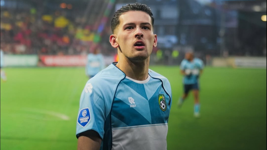 Justin Hubner merayakan golnya di Fortuna Sittard