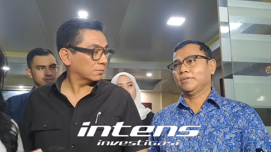 Haji Faisal Tak Bisa Sembunyikan Kekecewaan Lihat Fuji Ditipu Lagi
            - galeri foto