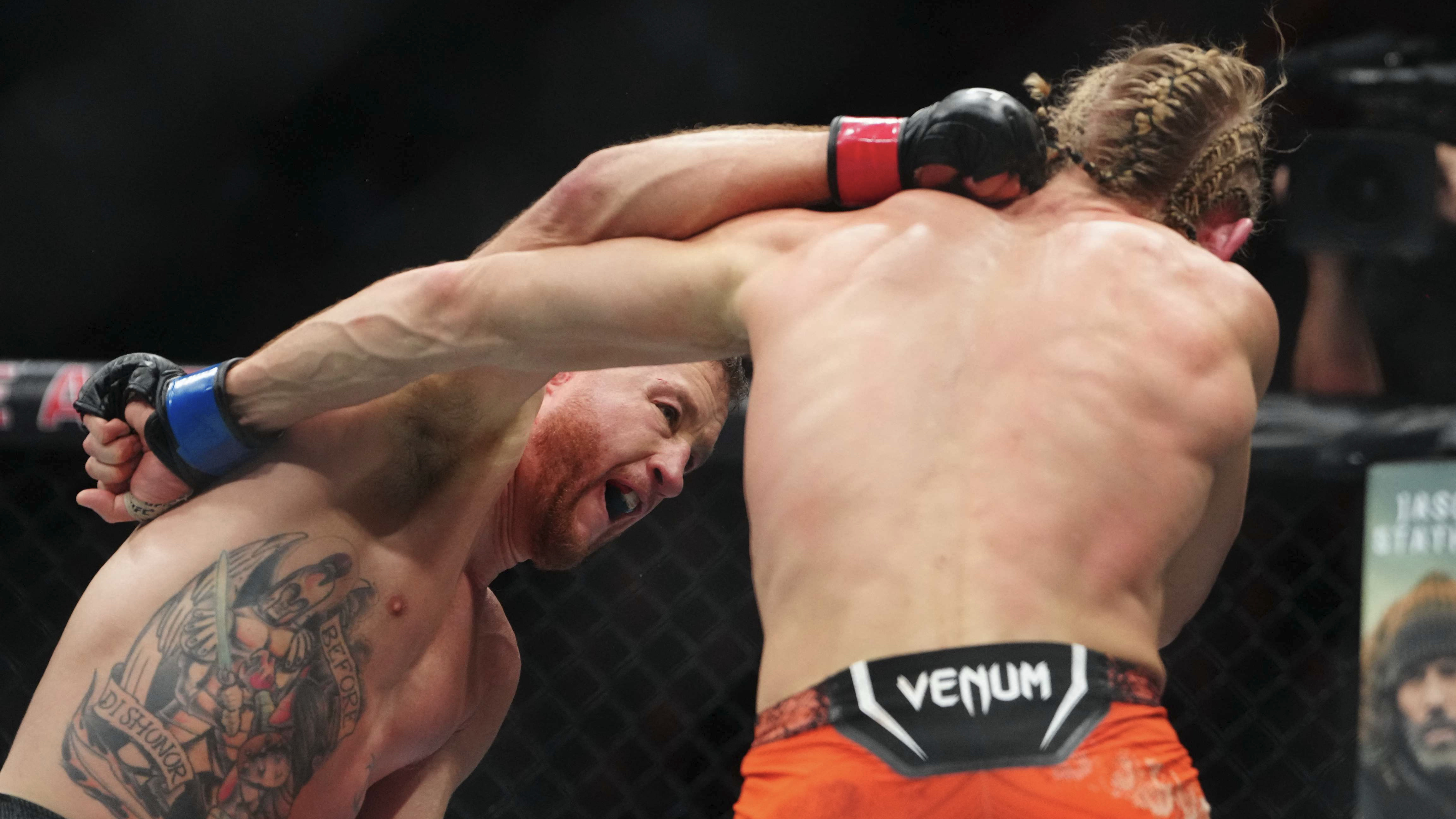 Justin Gaethje kalahkan Paddy Pimblett di UFC 324