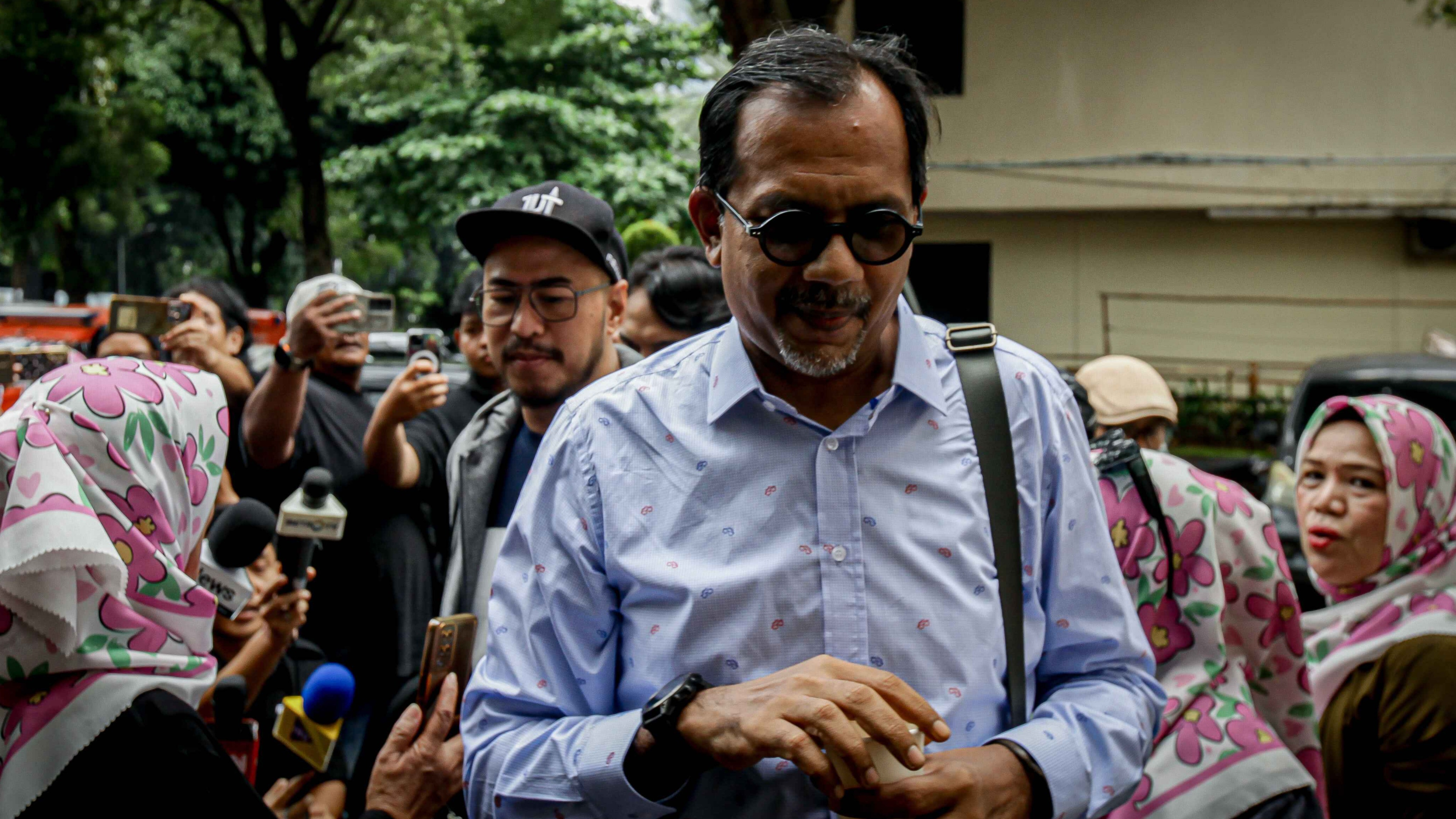 Berita Foto: Pandji Pragiwaksono Diperiksa Terkait Materi Stand Up Comedy Mens Rea
            - galeri foto