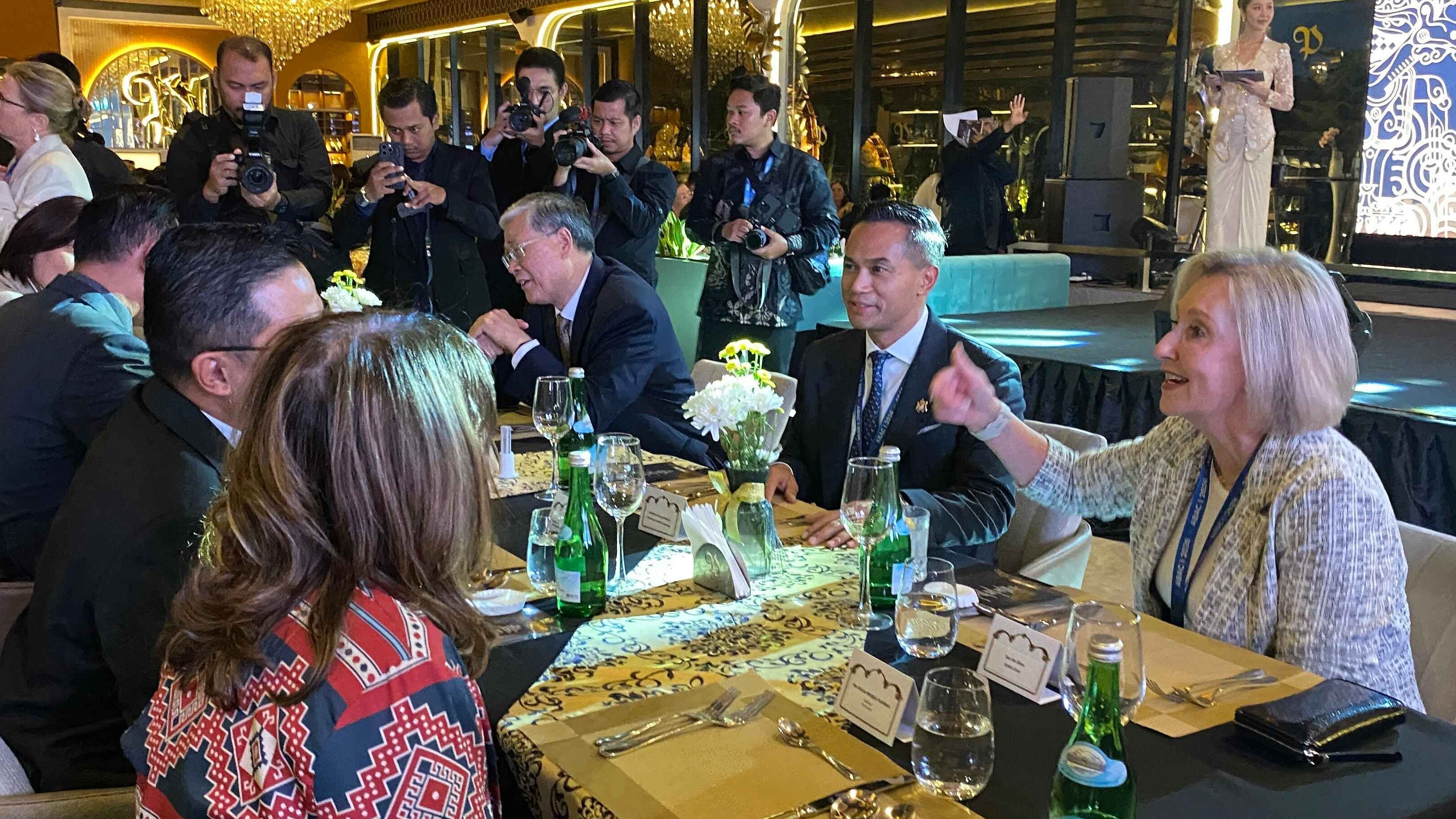 Ketum KADIN Sebut Forum ABAC 2026 akan Tingkatkan Investasi hingga Lapangan Kerja Bagi Indonesia
            - galeri foto