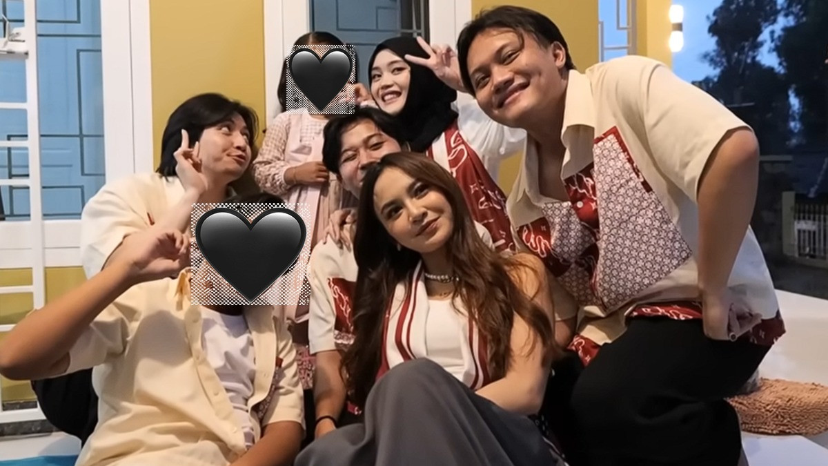 Terungkap Hubungan Asli Putri Delina dengan Bintang Anak Teddy dan Lina Jubaedah
            - galeri foto