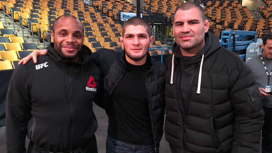 Tiga mantan jawara UFC, Daniel Cormier, Khabib Nurmagomedov dan Cain Velasquez