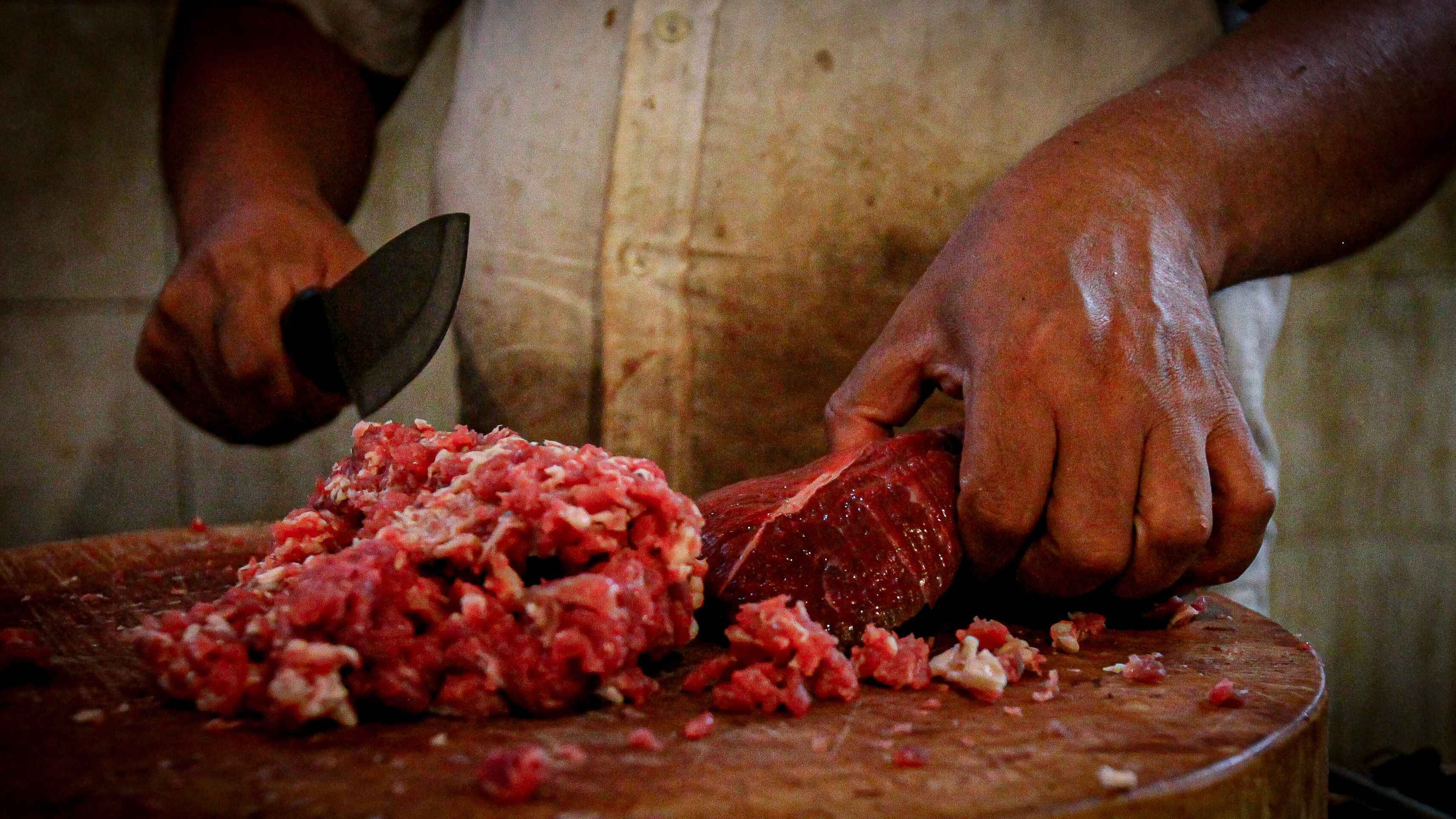 Berita Foto: Harga Daging Sapi Stabil di H+2 Ramadan, Pedagang Tidak Berani Menaikkan Harga
            - galeri foto