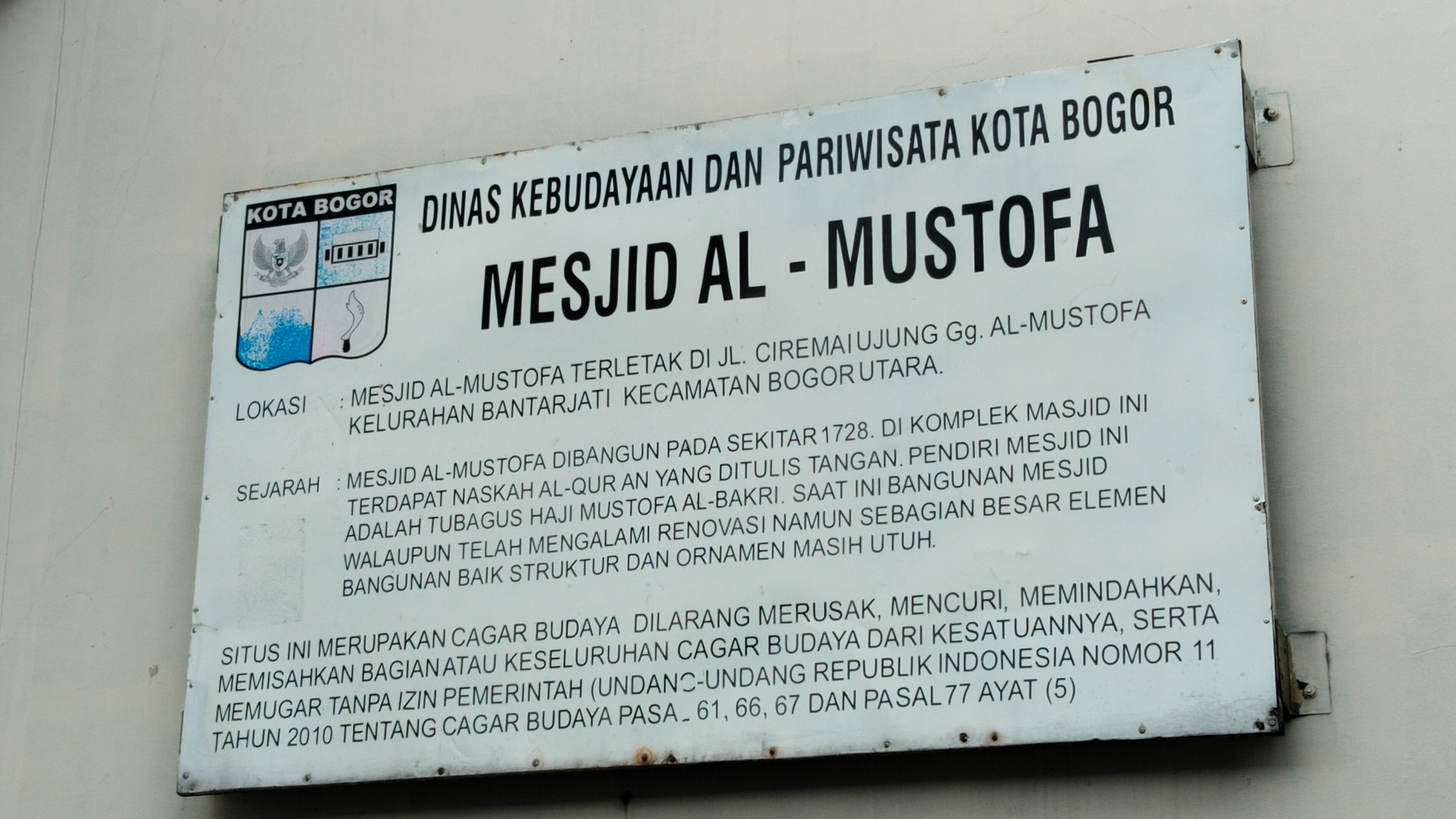 Al Mustofa, Salah Satu Masjid Tertua di Kota Bogor: Dibangun Tahun 1728, Ada Al Quran yang Ditulis Tangan
            - galeri foto