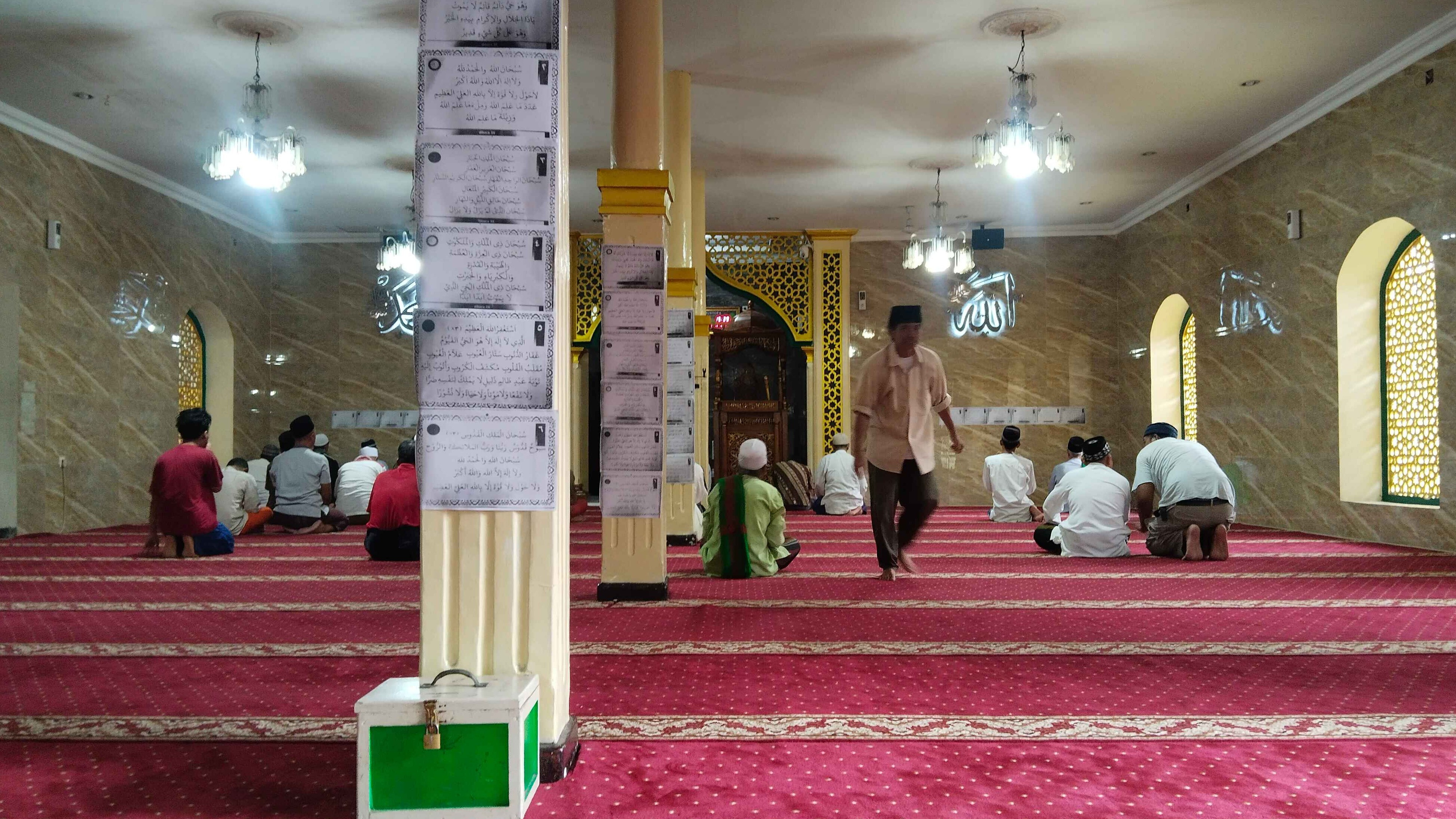 Al Mustofa, Salah Satu Masjid Tertua di Kota Bogor: Dibangun Tahun 1728, Ada Al Quran yang Ditulis Tangan
            - galeri foto