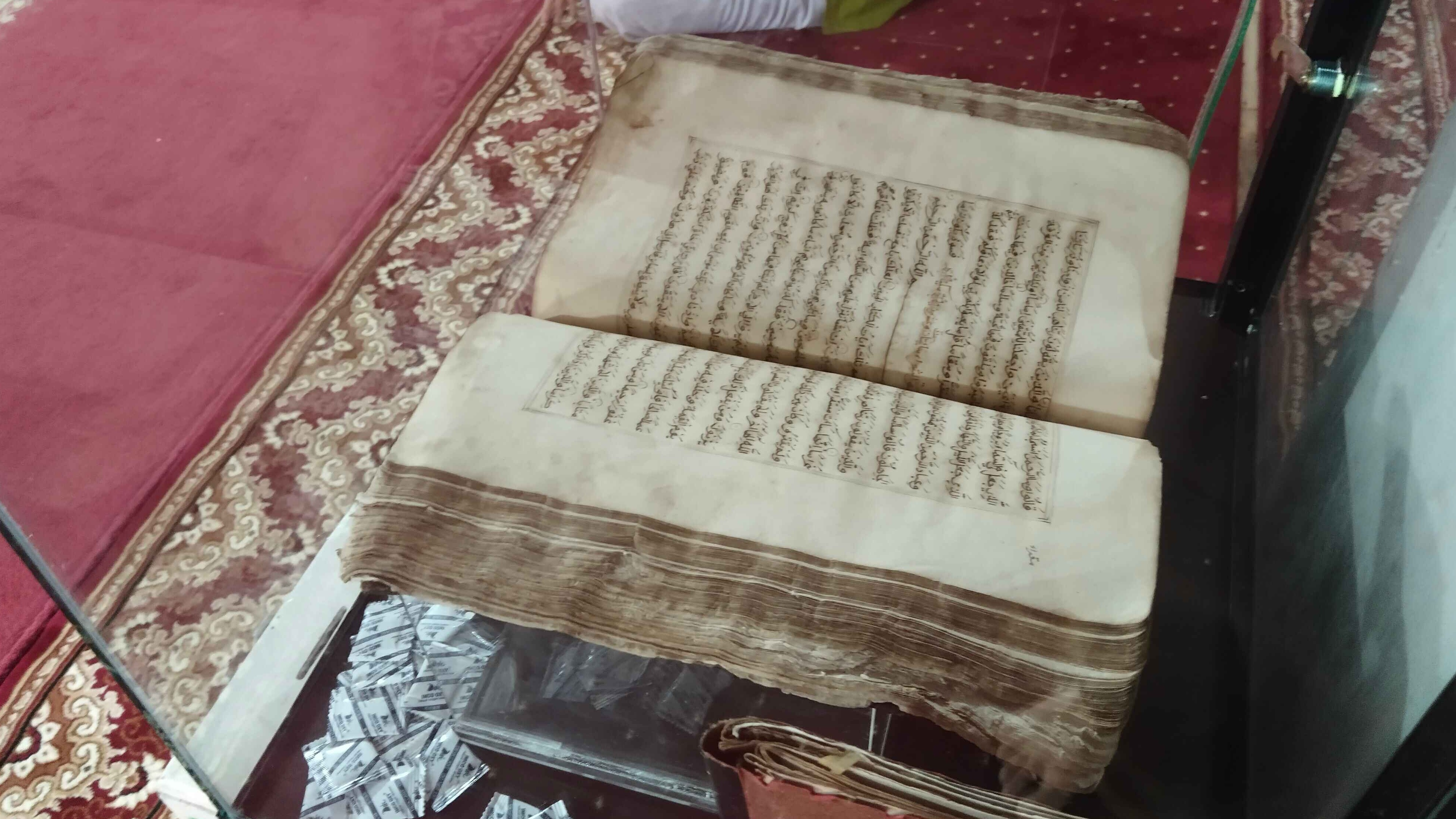 Al Mustofa, Salah Satu Masjid Tertua di Kota Bogor: Dibangun Tahun 1728, Ada Al Quran yang Ditulis Tangan
            - galeri foto