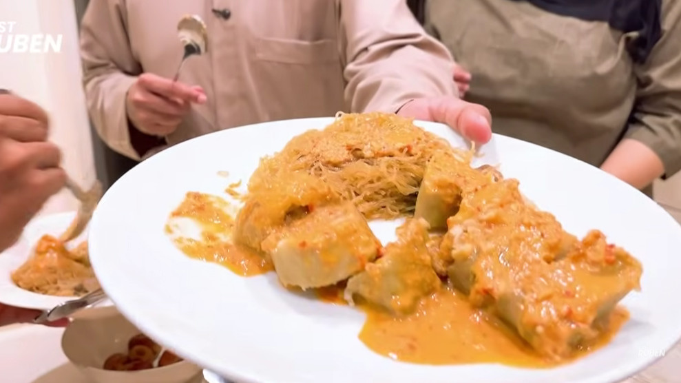 Menu Berbuka Puasa Ala Ruben Onsu dan Betrand Peto: Dari Sop Buah hingga Nasi Kebuli
            - galeri foto