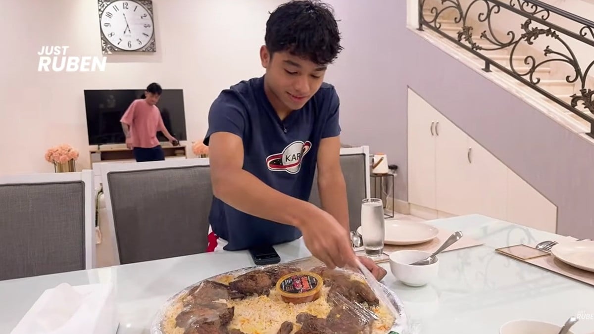 Menu Berbuka Puasa Ala Ruben Onsu dan Betrand Peto: Dari Sop Buah hingga Nasi Kebuli
            - galeri foto