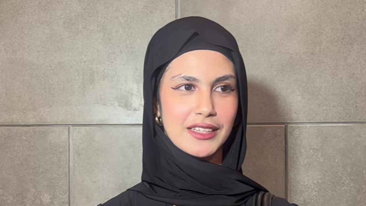 Jarang Bertemu Habib Bahar bin Smith, Helwa Bachmid Ungkap Kondisi Terbaru Sang Anak
            - galeri foto