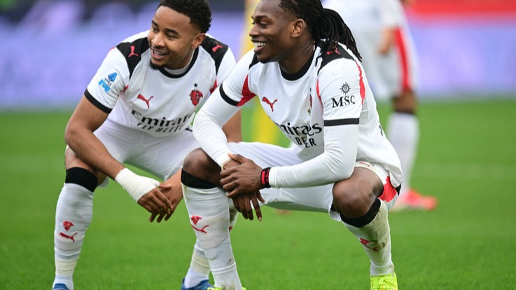 Gara-Gara Rafael Leao Sepi Peminat, Rencana Besar AC Milan di Bursa Transfer 2026 Terancam Berantakan
            - galeri foto