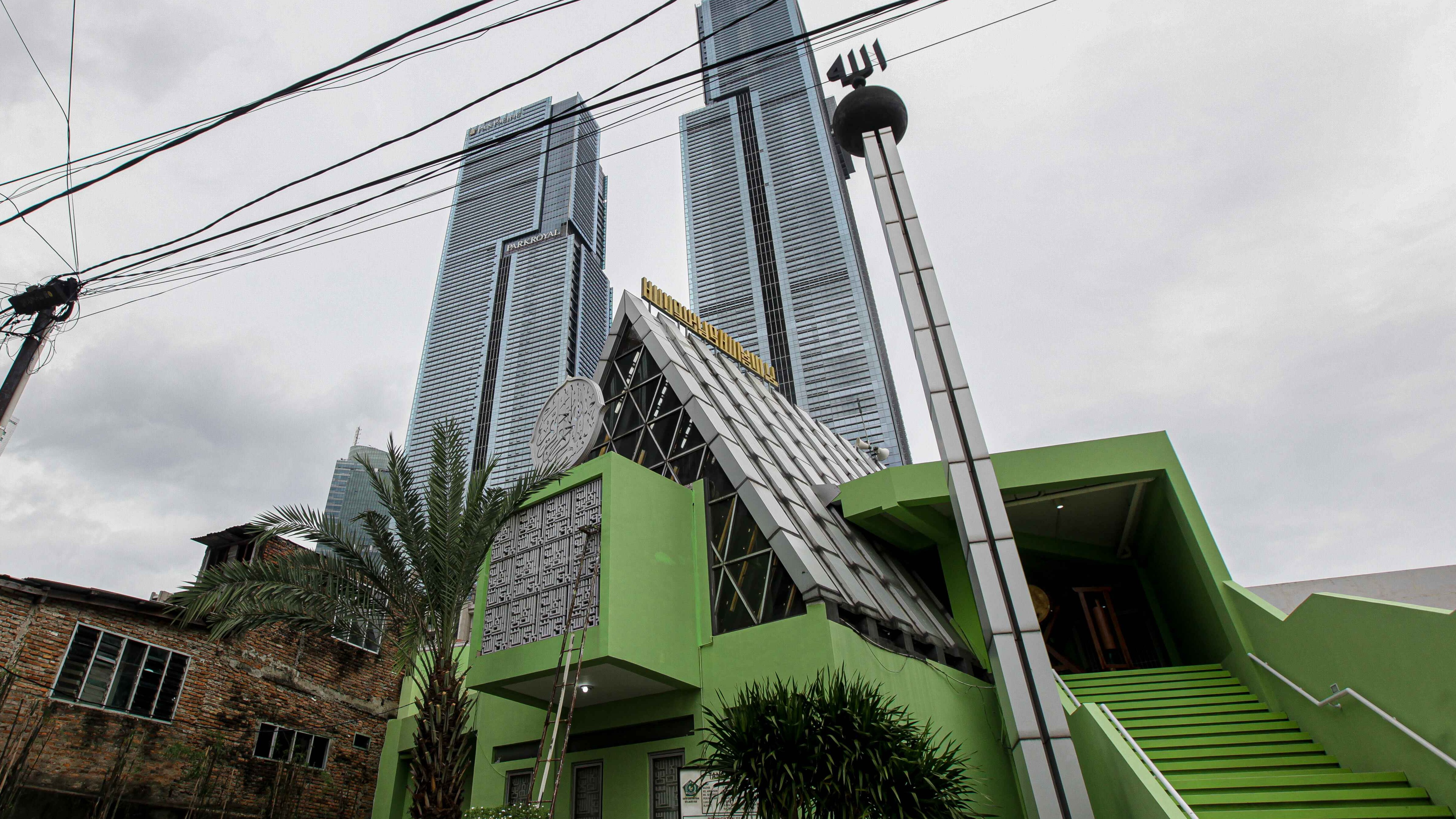 Berita Foto: Masjid Jami’e Darussalam di Tanah Abang Tampil Beda dengan Berkonsep Segitiga
            - galeri foto