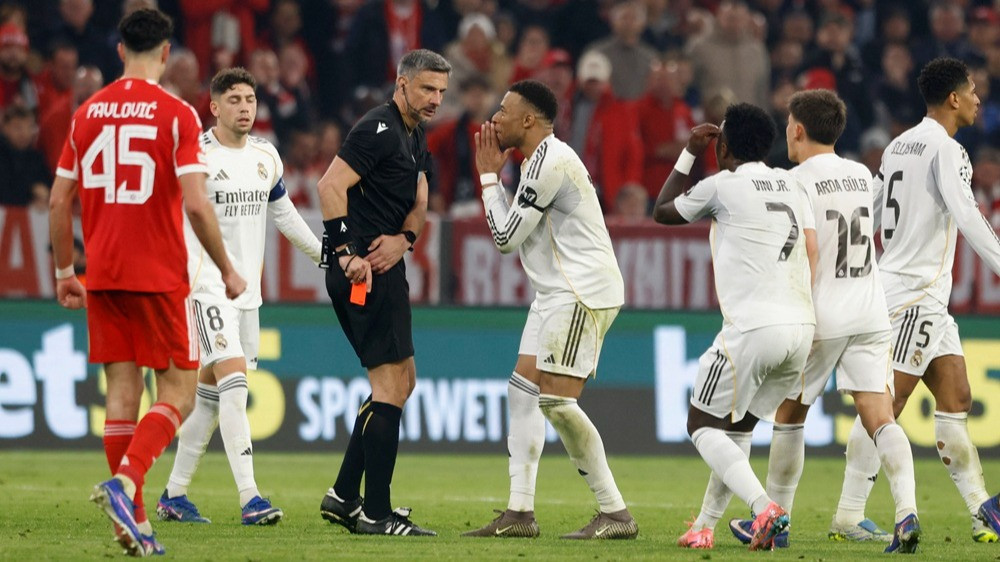 Wasit Slavko Vincic di laga Bayern Munich vs Real Madrid