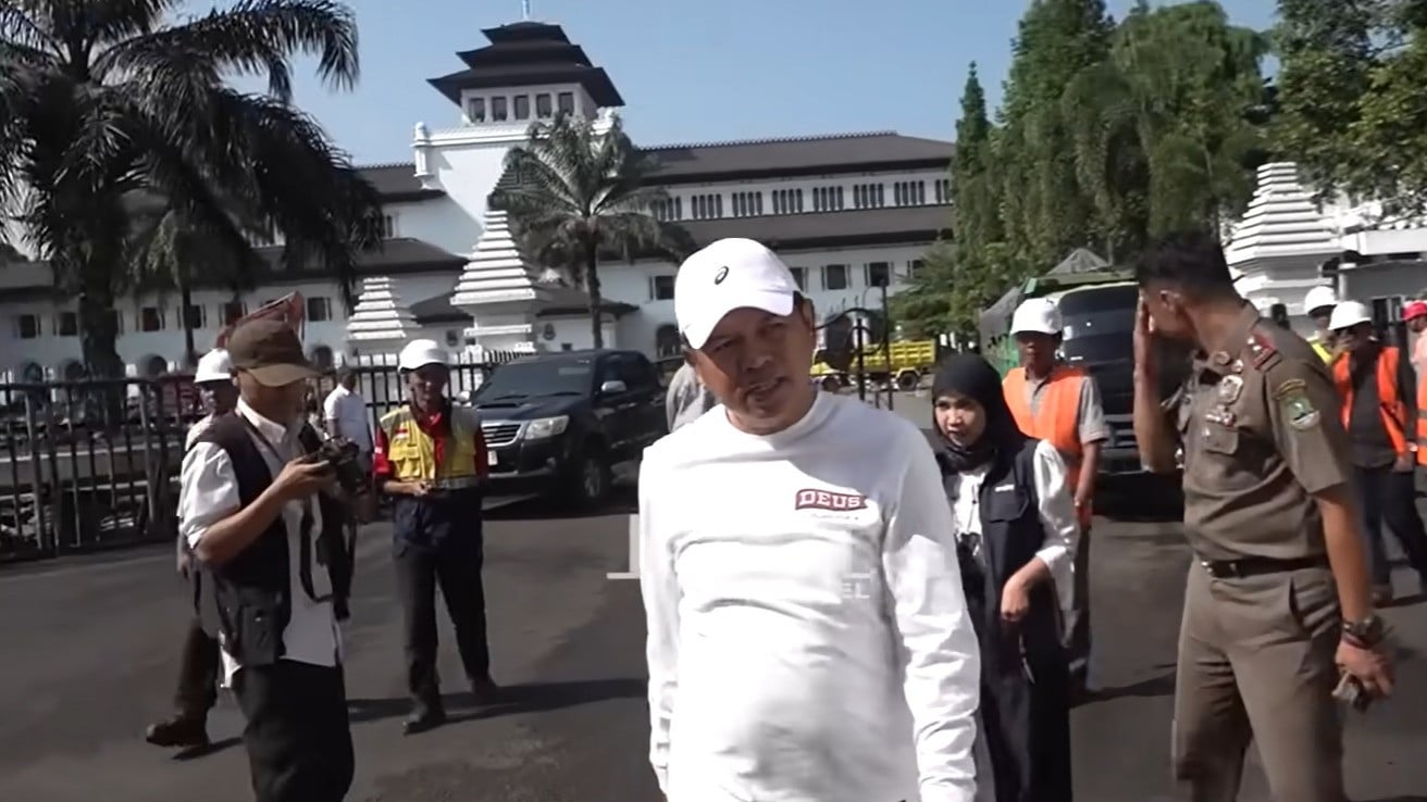Gubernur Jawa Barat, Dedi Mulyadi (KDM) pantau proses revitalisasi Gedung Sate-Lapangan Gasibu