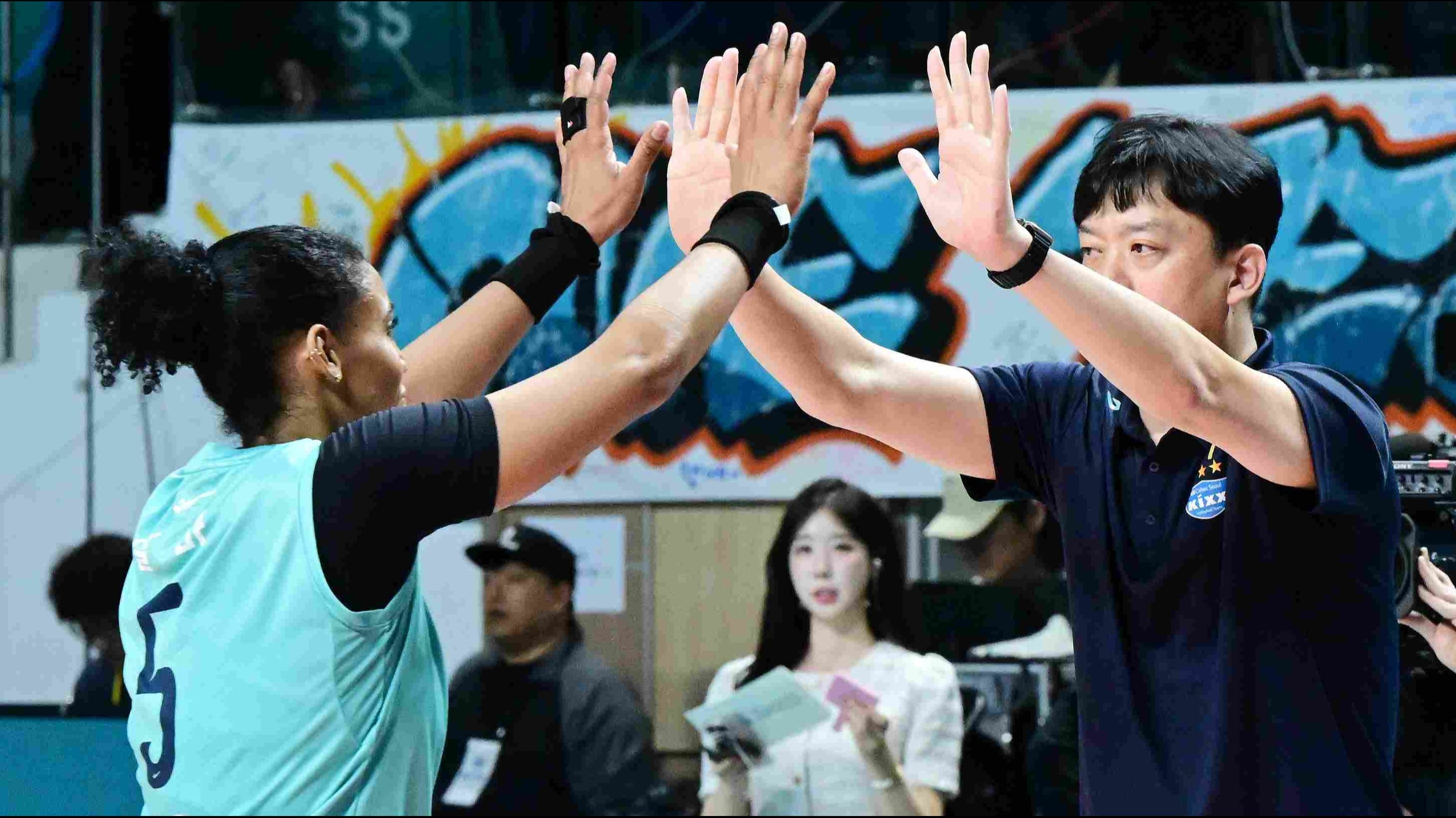 Gyselle Silva dan pelatih GS Caltex, Lee Young-taek