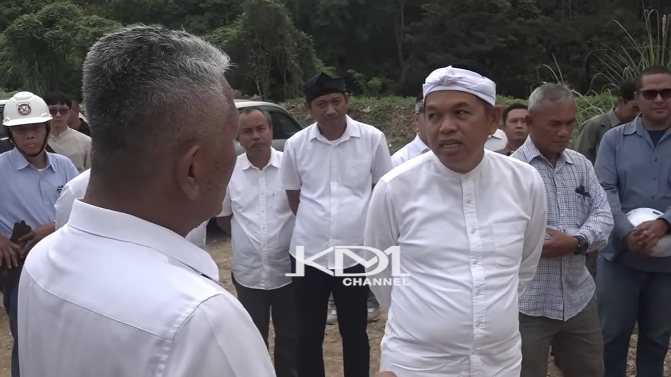 Gubernur Jabar, Dedi Mulyadi (KDM) didampingi jajaran Pemkab Karawang meninjau lokasi tambang batu kapur untuk pabrik semen di kawasan Karst Karawang