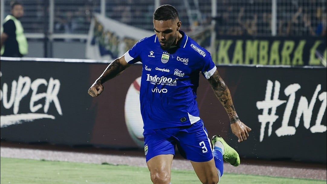 Pemain Persib Bandung Layvin Kurzawa