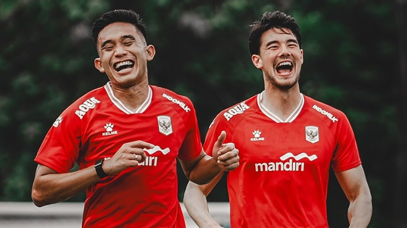 Elkan Baggott (kanan) saat berlatih bersama Timnas Indonesia