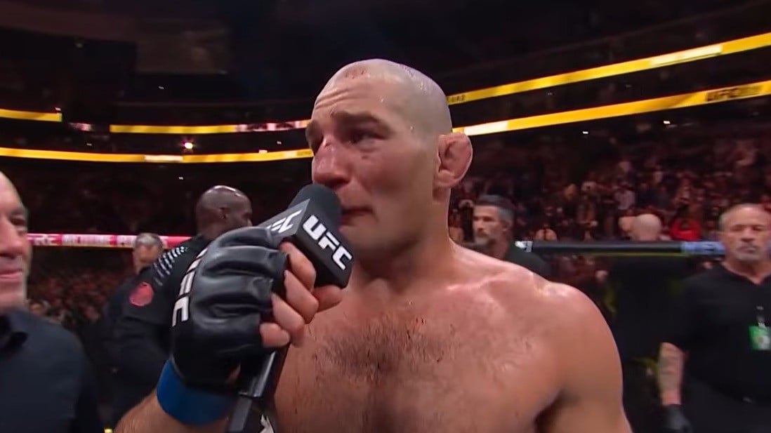 Khamzat Chimaev Buka Suara Usai Kekalahan di UFC 328, Ungkap Alasan Memaafkan Kata-kata Tak Pantas Strickland
            - galeri foto