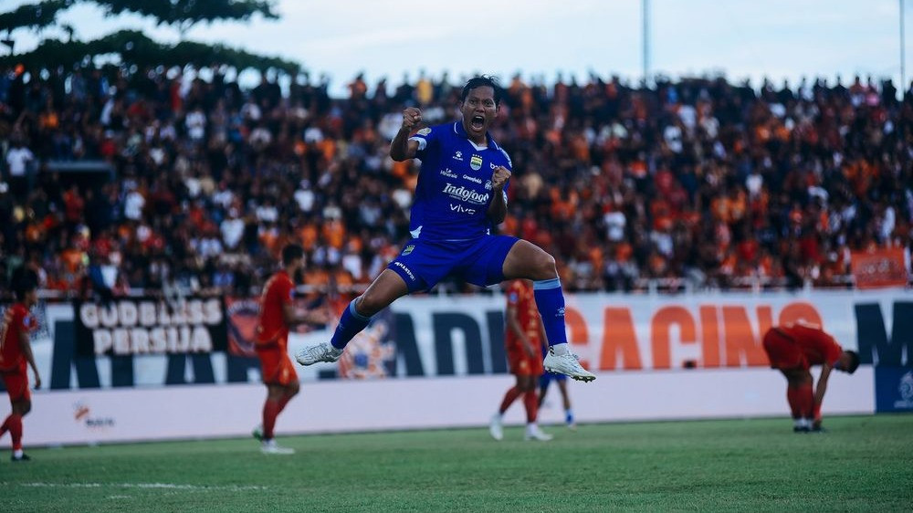 Pemain Persib Bandung Adam Alis