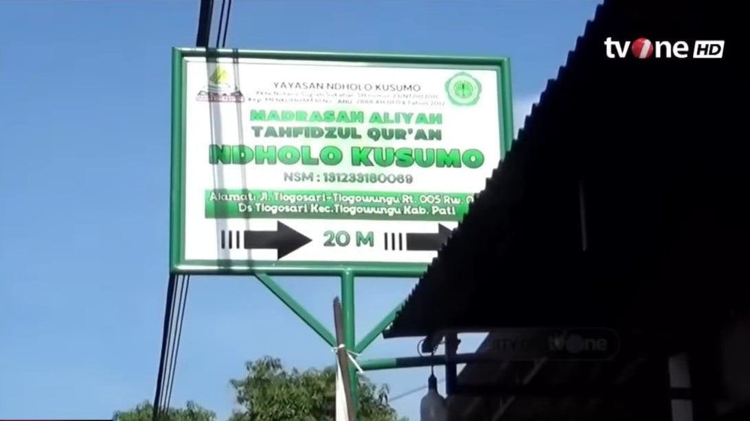 Plang Pondok Pesantren (Ponpes) Ndholo Kusumo, Tlogowungu, Pati, Jawa Tengah