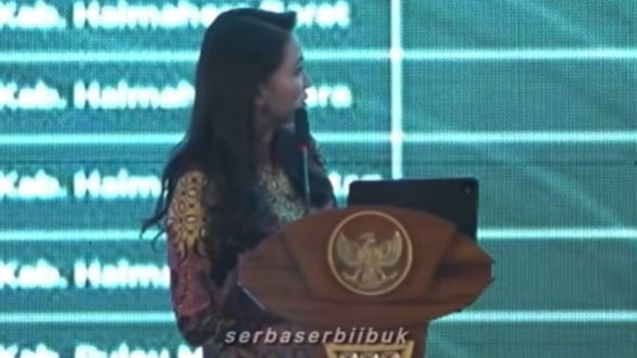 Momen lucu Gubernur Malut, Sherly Tjoanda Laos dihadapi layar error saat presentasi dalam Musrenbang RKPD 2027