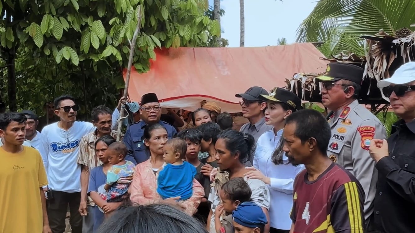 Gubernur Maluku Utara (Malut), Sherly Tjoanda Laos menyapa masyarakat adat dari Suku Tobelo Dalam