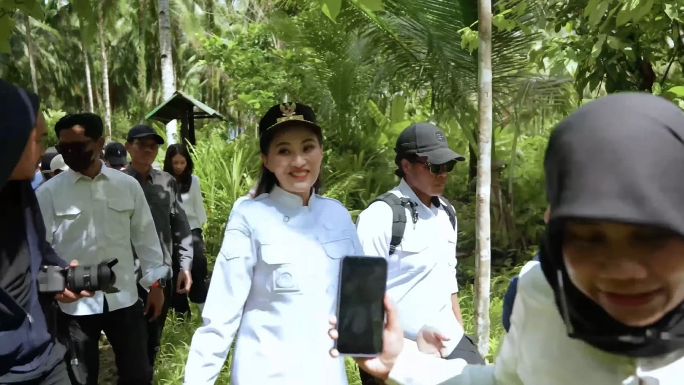 Gubernur Malut, Sherly Tjoanda Laos menunjukkan sikapnya yang bikin gemas