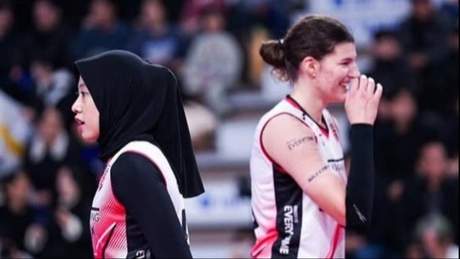 Megawati Hangestri dan Vanja Bukilic saat di Red Sparks