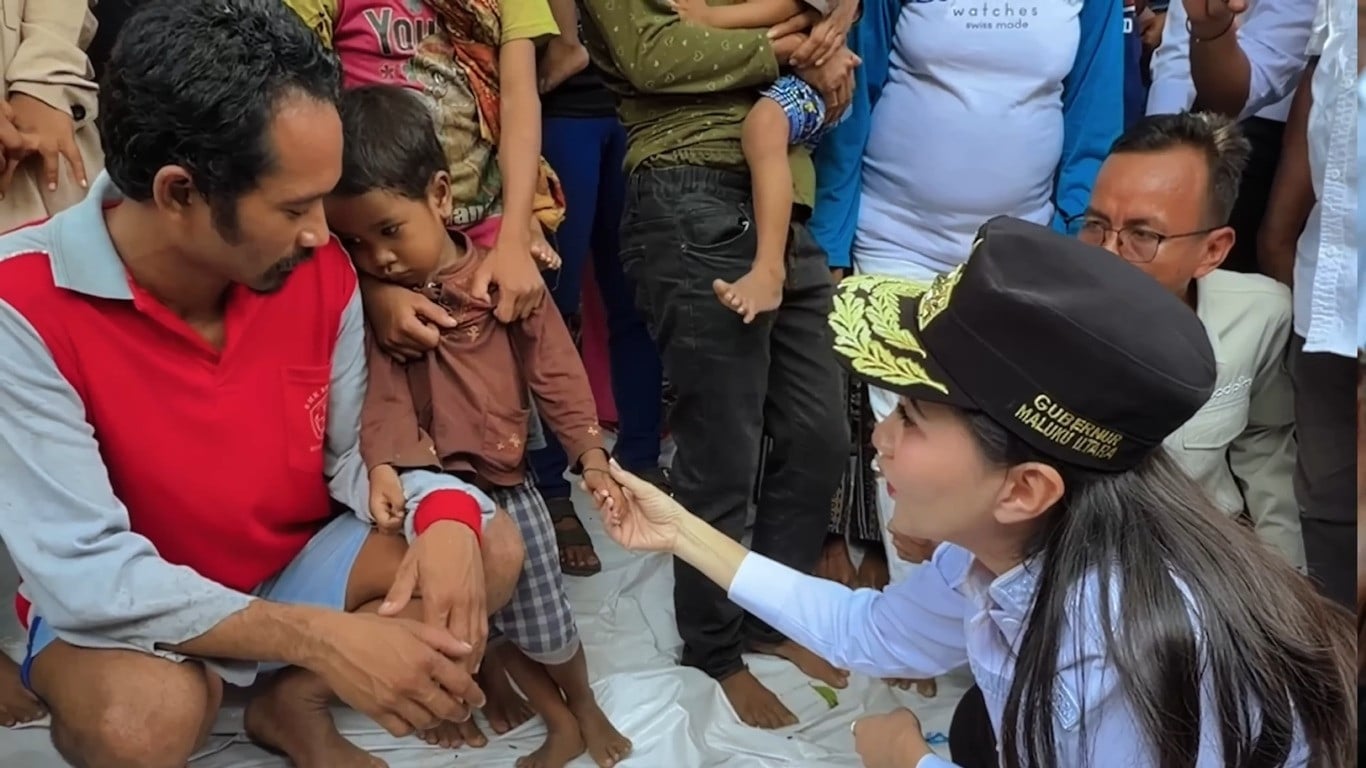 Sherly Tjoanda menduga salah satu anak Suku Togutil mengidap gizi buruk bahkan stunting