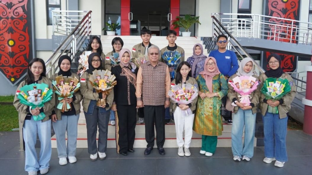 Sekda Kalbar dan IKASMANSA Pontianak sambut tim SMAN 1 Pontianak sepulang dari Jakarta