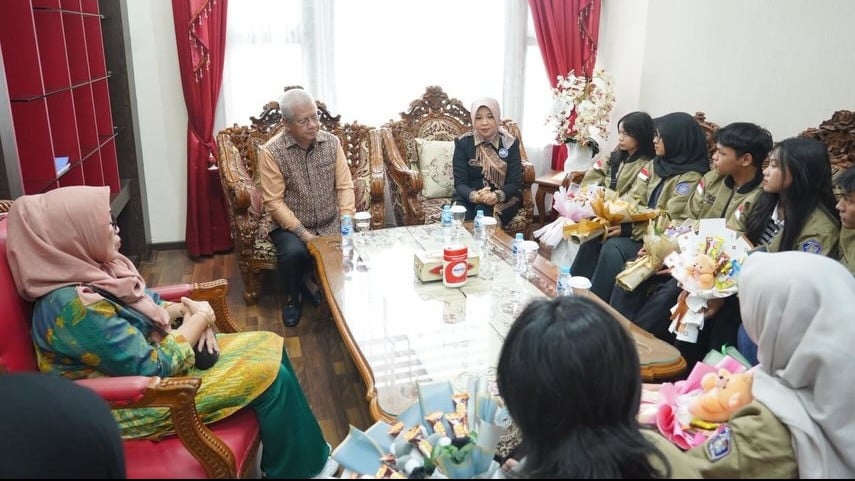 Sekda Kalbar dan IKASMANSA Pontianak sambut tim SMAN 1 Pontianak sepulang dari Jakarta