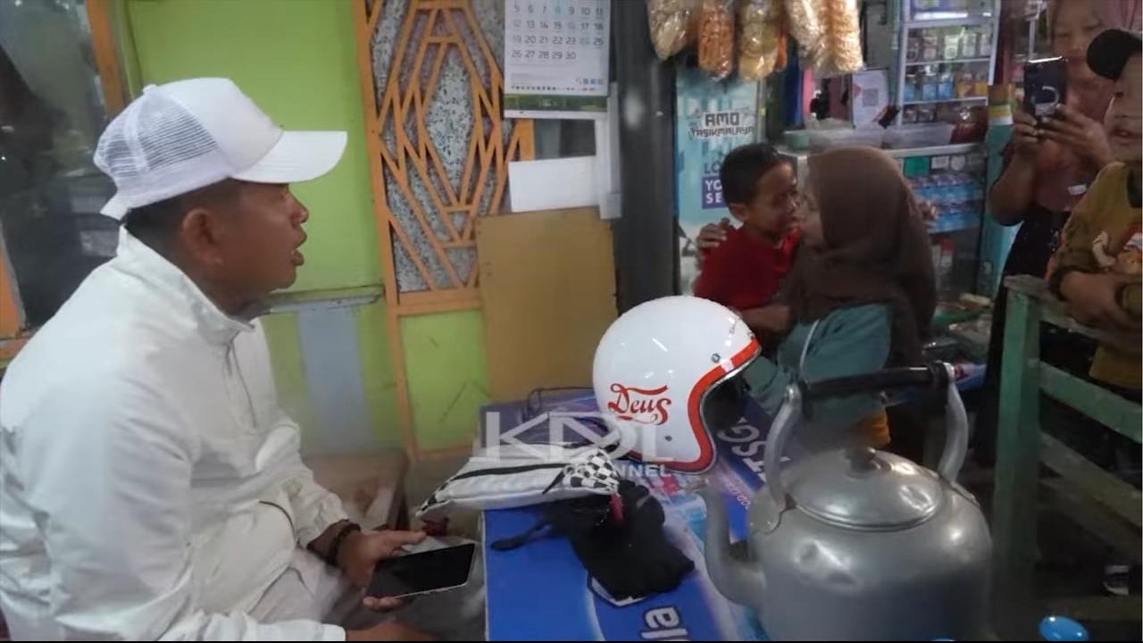 Dedi Mulyadi saat bujuk anak yang malas menulis