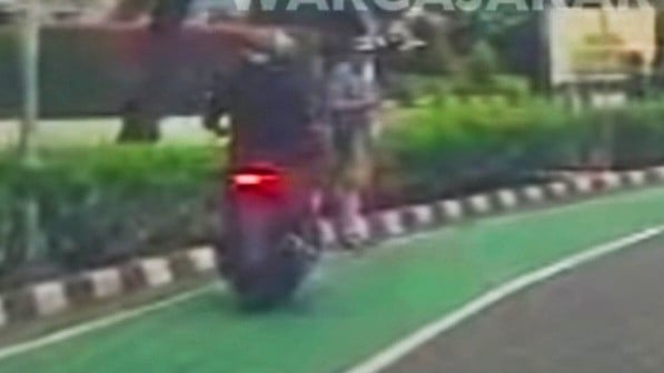 Detik-detik Penjambretan Ponsel Milik WNA di Bundaran HI