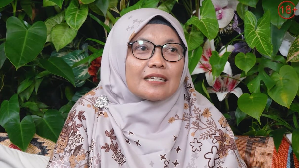 Titi, adik Aman Yani bicara kasus pembunuhan satu keluarga Haji Sahroni di Paoman, Indramayu