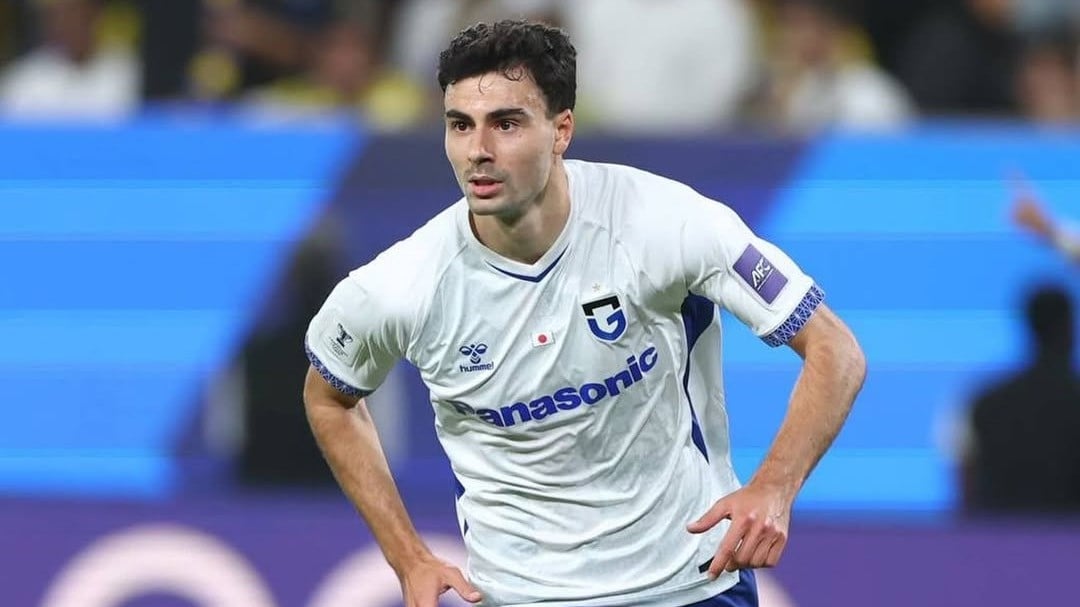 Deniz Hummet, penyerang Gamba Osaka yang bikin Al Nassr keok di final ACL Two 2025/2026
