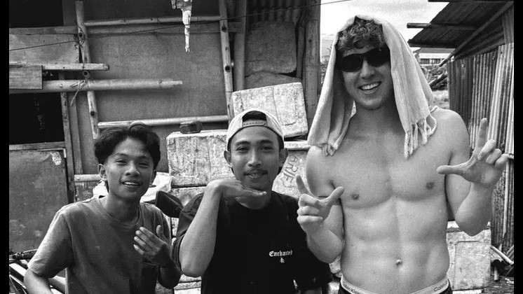 Ole Romeny menikmati waktu liburan di Lombok