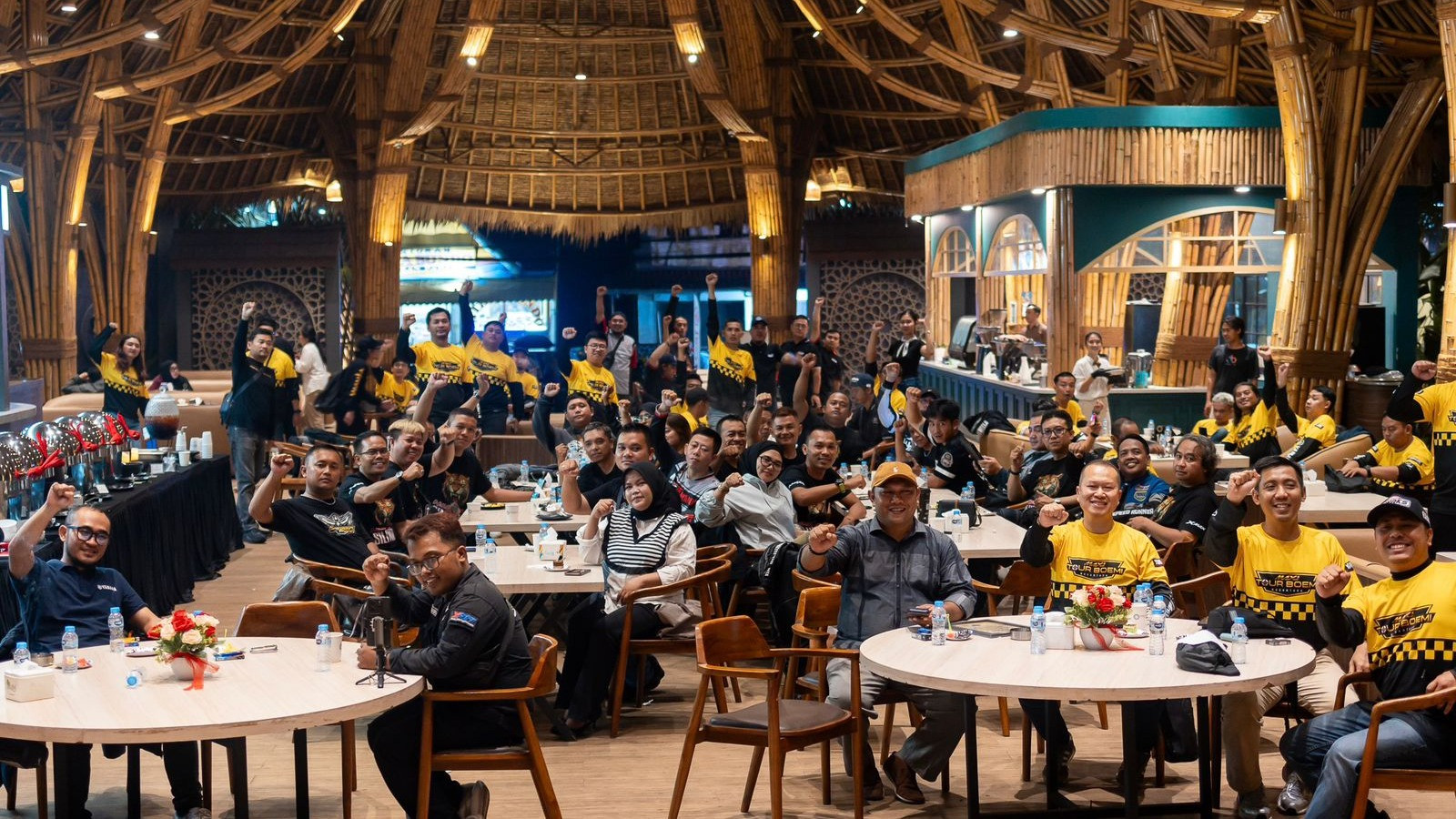MAXi Tour Boemi Nusantara 2026 Susuri Keindahan Alam dan Budaya di Bumi Pasundan, Jelajahi Kampung Naga hingga Keraton Kasepuhan Cirebon
            - galeri foto
