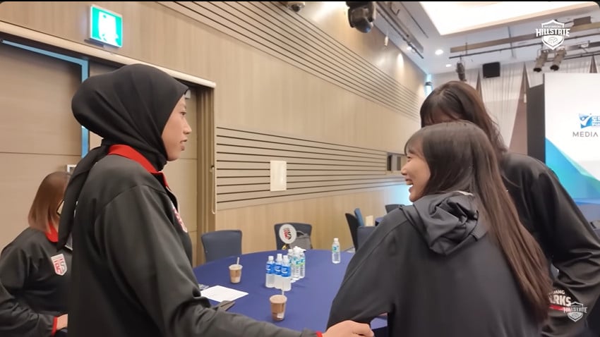 Megawati Hangestri peluk setter Hillstate Kim Da-in