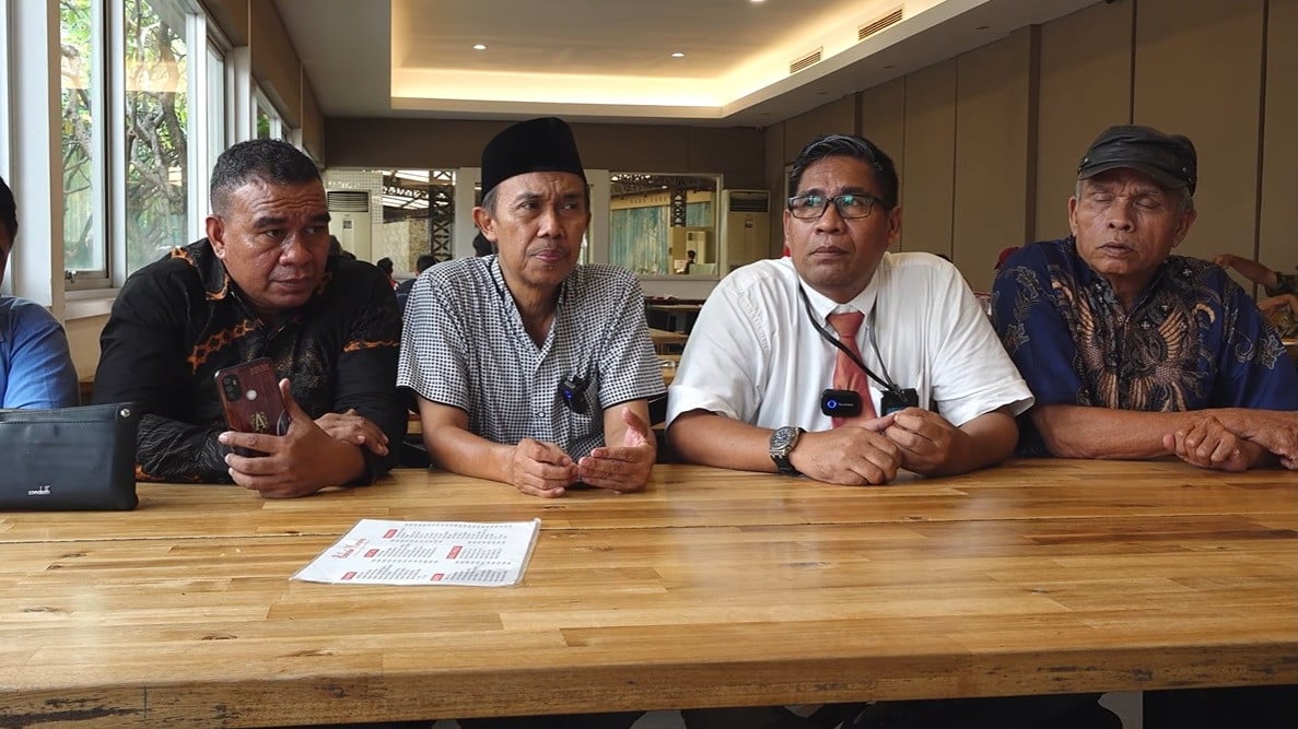 Tim hukum ormas GRIB Jaya dan penulis buku Ahmad Bahar gelar konferensi pers menyikapi konten menyinggung Hercules Rosario Marshal