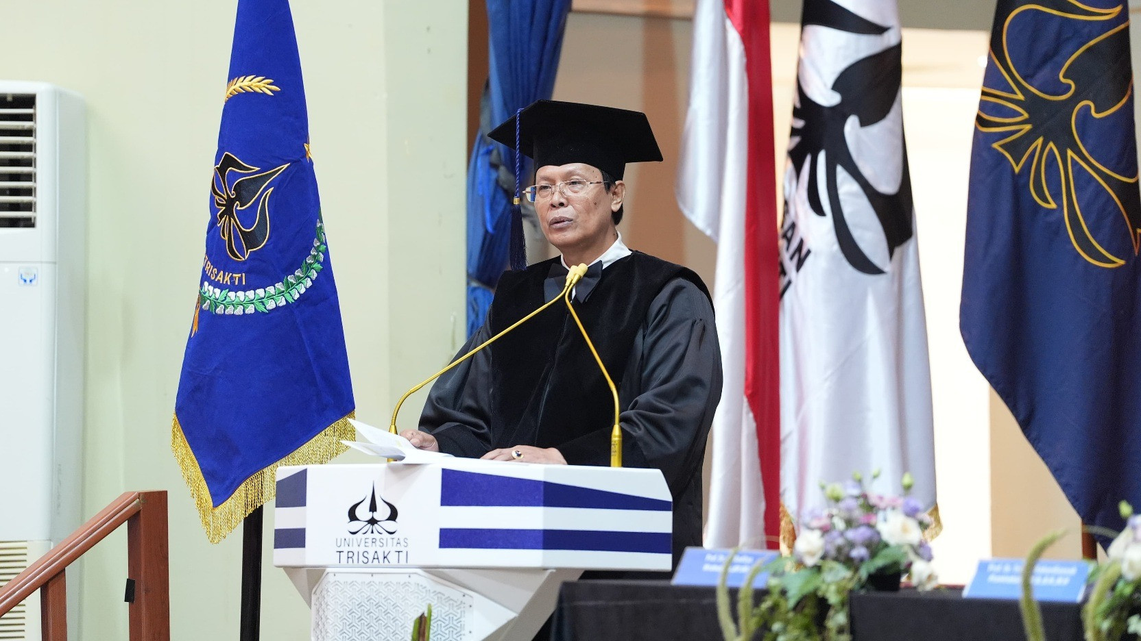 Guru Besar bidang Sosiologi Hukum Universitas Trisakti, Trubus Rahardiansyah