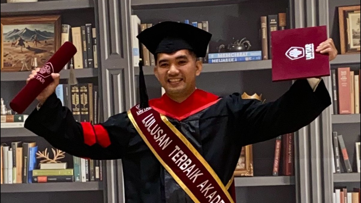 Rahasia Lulus Cumlaude Sambil Kerja, Pendidikan Jadi Kunci Mobilitas Sosial dan Kemajuan Bangsa
            - galeri foto