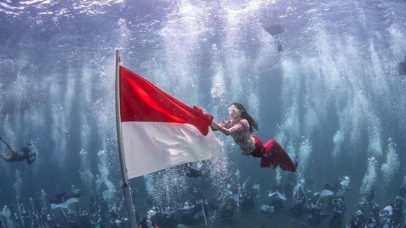 Gubernur Malut, Sherly Tjoanda Laos upacara pengibaran bendera Merah Putih di bawah laut Provinsi Maluku Utara